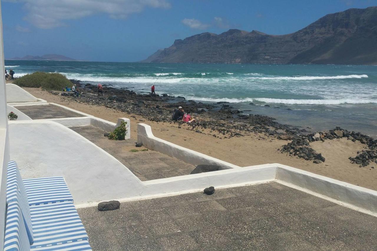 Playa de Caleta de Famara Villa Bagian luar foto