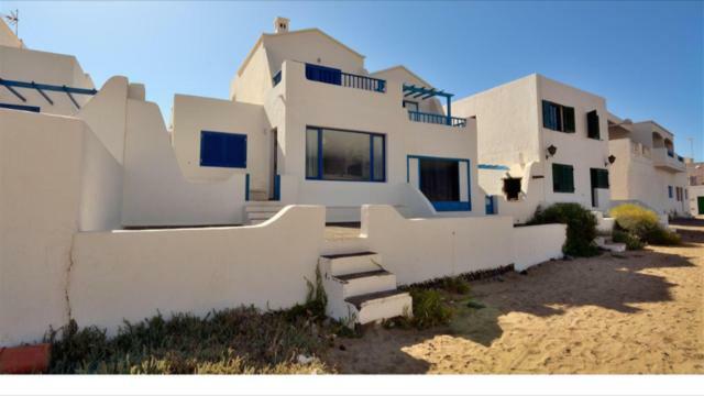 Playa de Caleta de Famara Villa Bagian luar foto